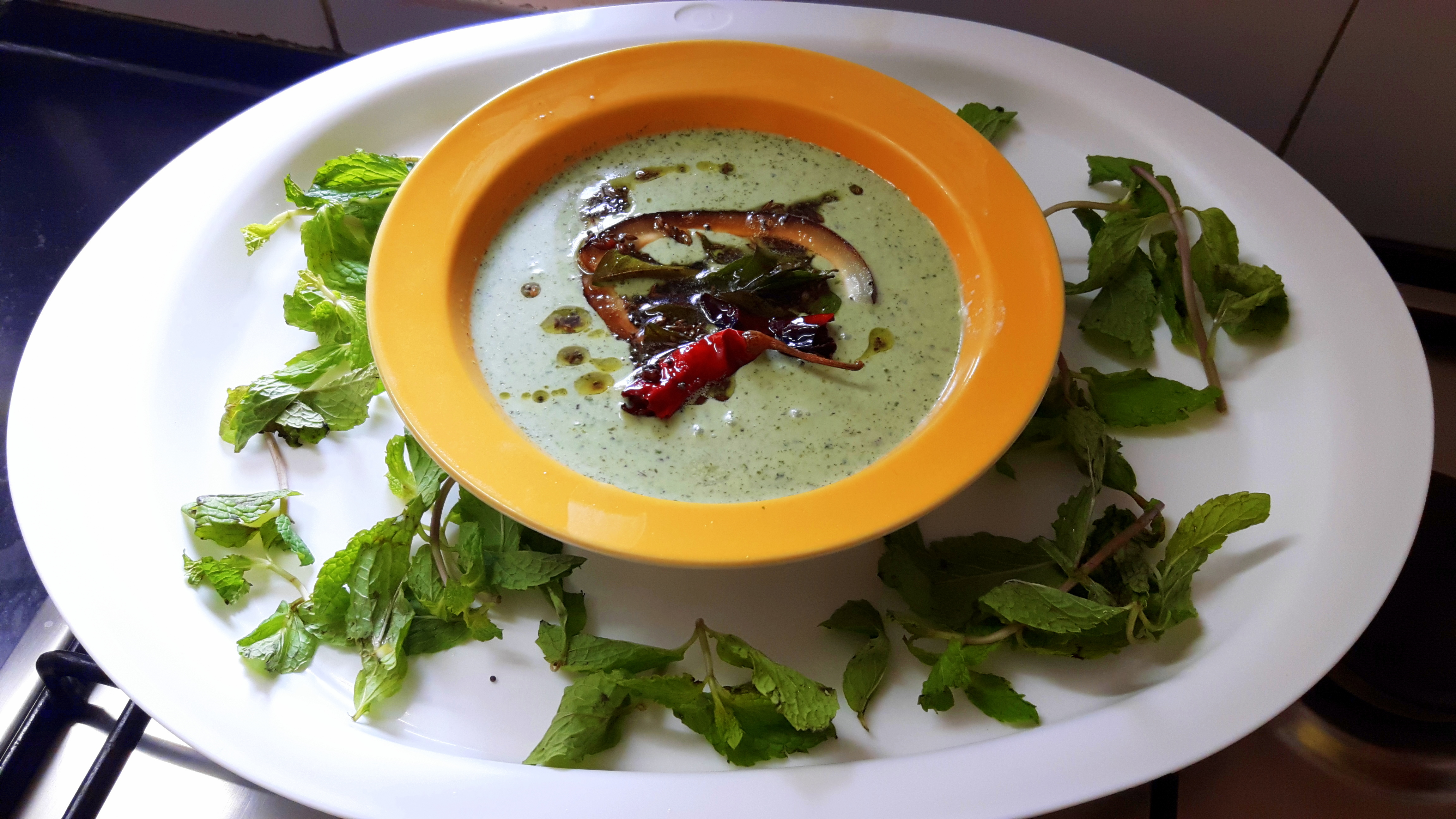 Pudina raita (mint thayir pachadi/pachari)