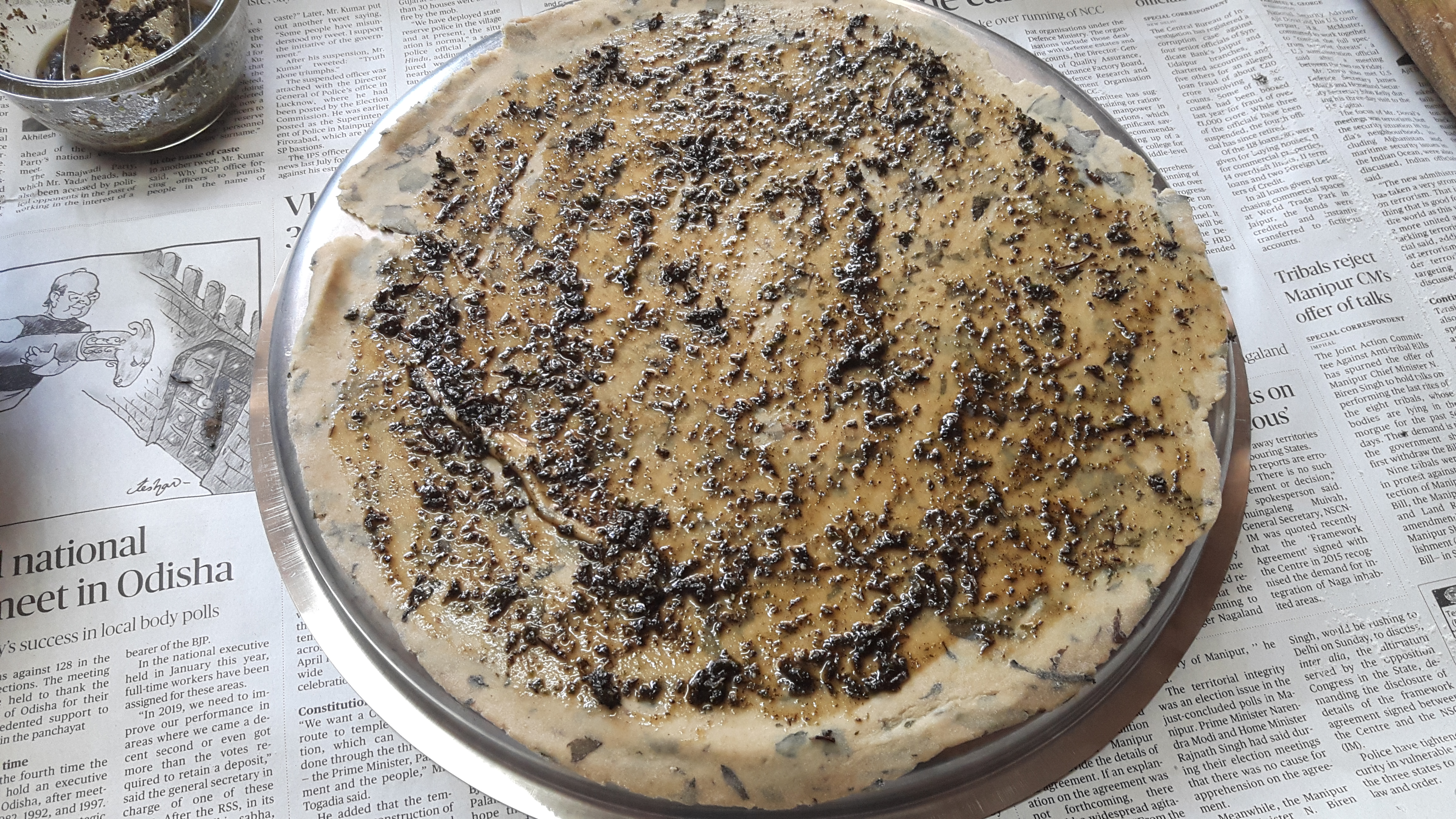 place ½ teaspoon of prepared paste in the all around the circle