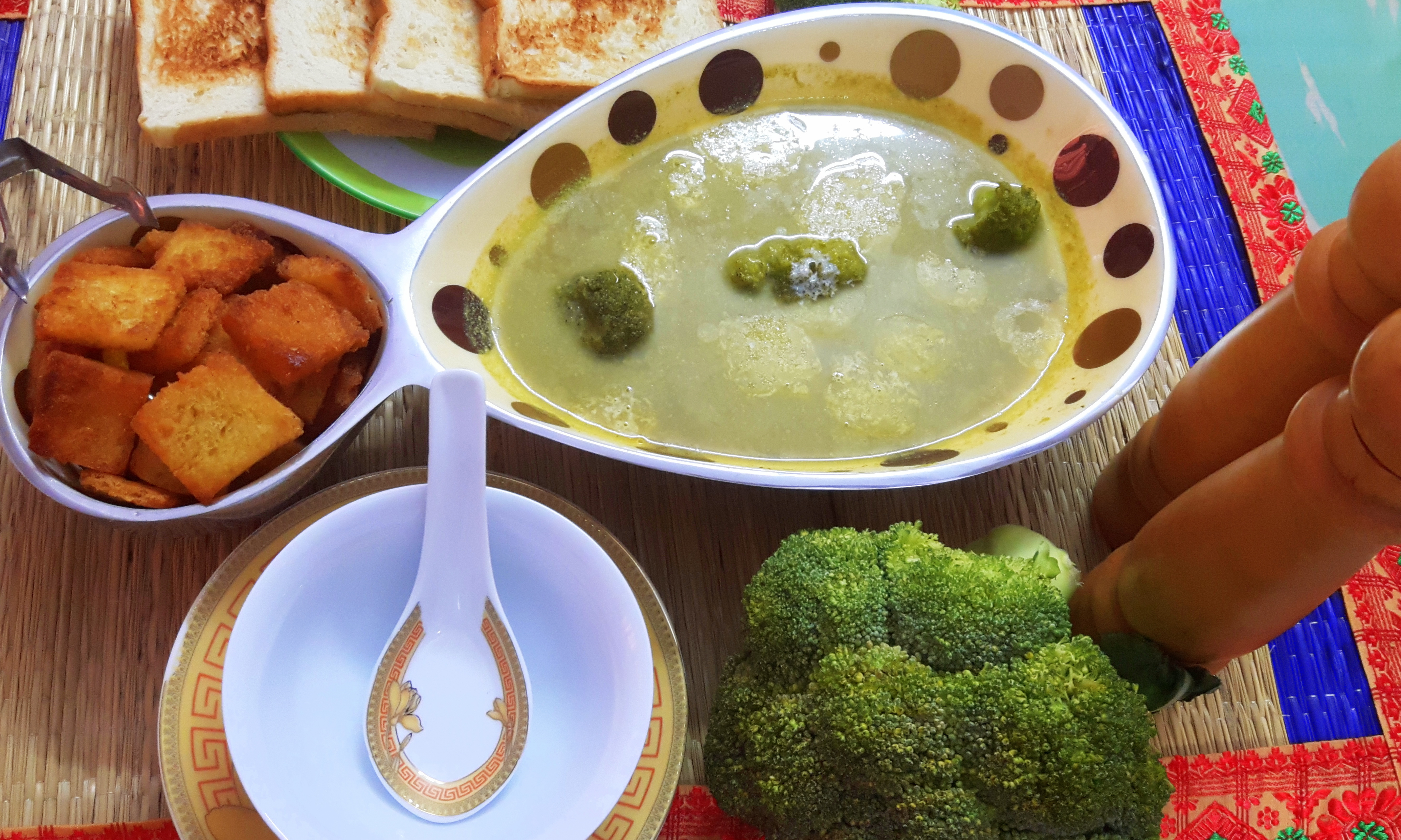 Verdant broccoli soup