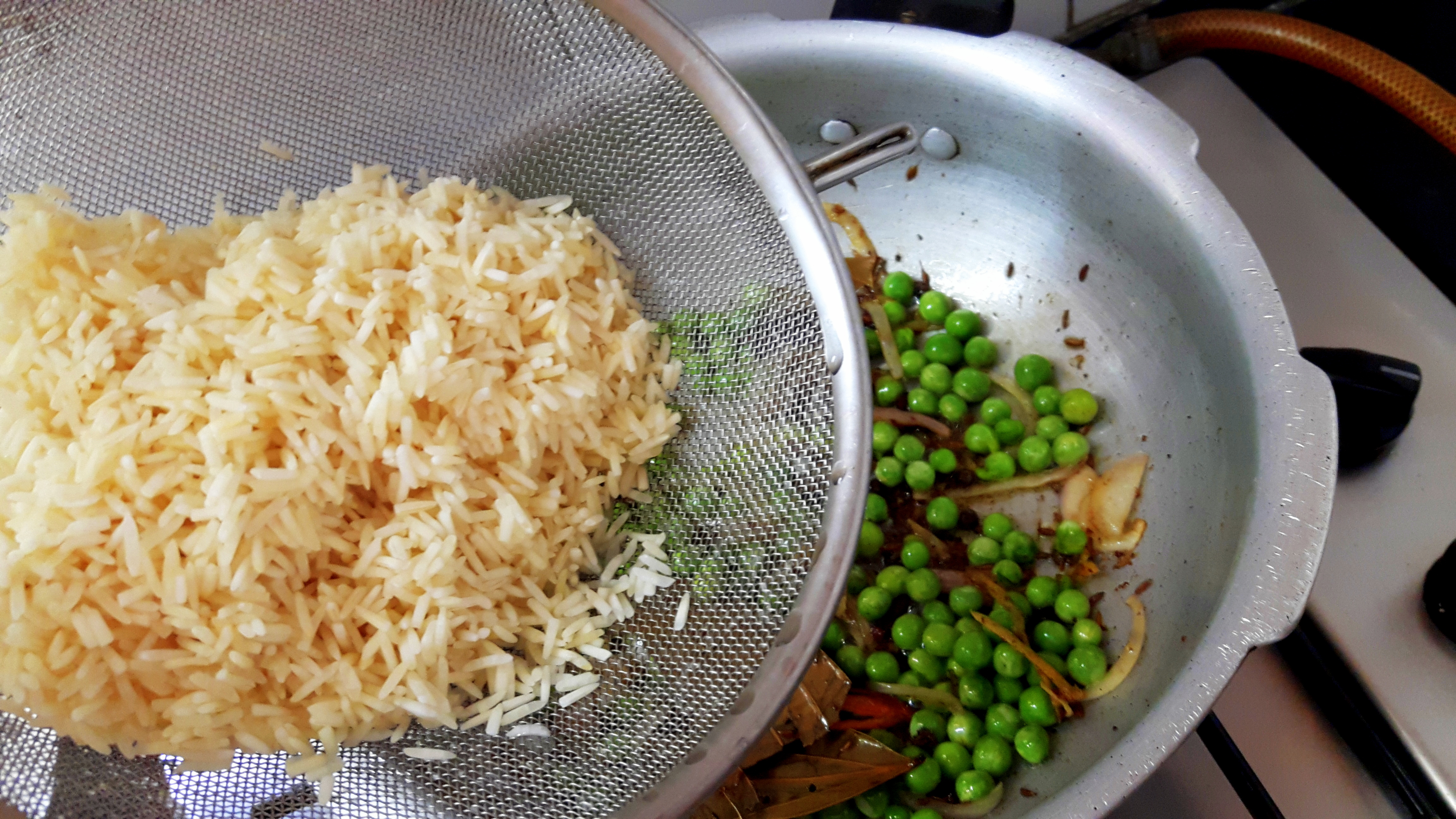 add washed rice