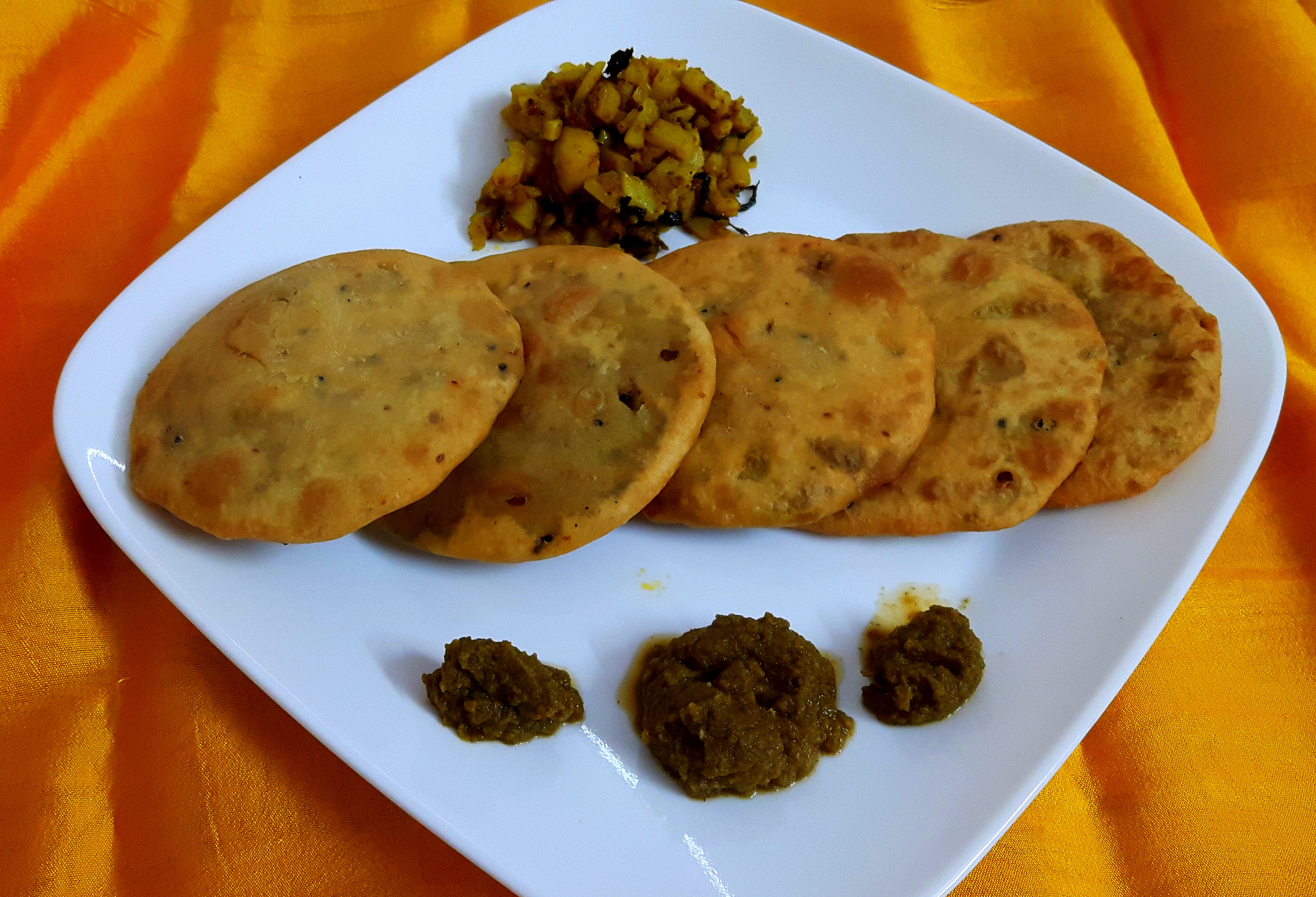 Stuffed Aaloo Poori