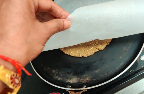 Til gur ki Roti (Indian bread with sesame seed and jeggery) – Indian ...
