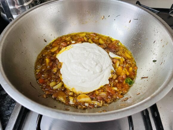 Add the ground peanuts, sesame and besan paste