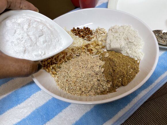 In a mixing bowl add ground coriander, makhane, dry fruits and mishree powder, 