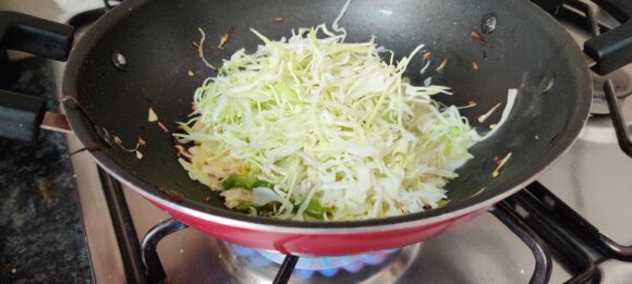 Add cabbage, tomato and peas in sequence