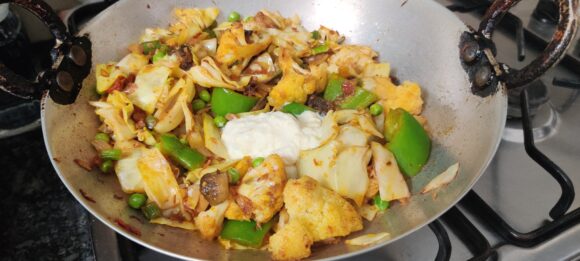 Add fresh cream and Paneer