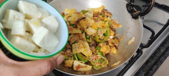 Add fresh cream and Paneer