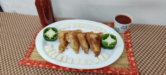 serve with Kalongi Tamatar ki Chutney 