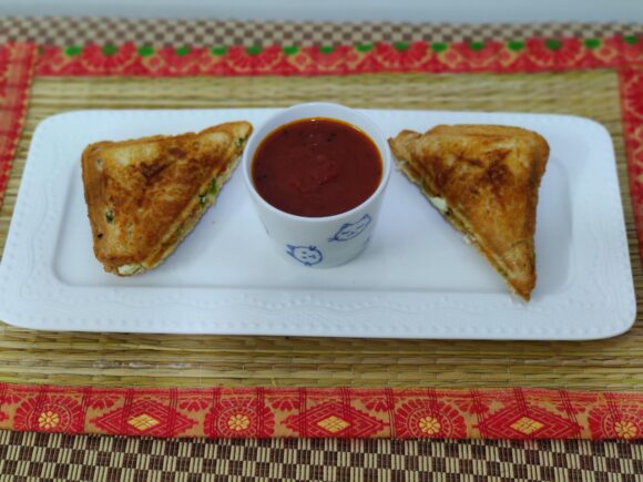 serve with Kalongi Tamatar ki Chutney 