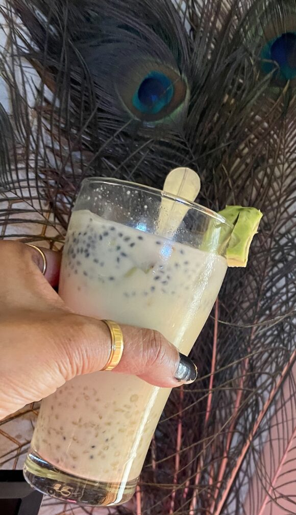 Avacado-Sago Drink (Avocado-Tapioca Pearl/Sabudana Drink)