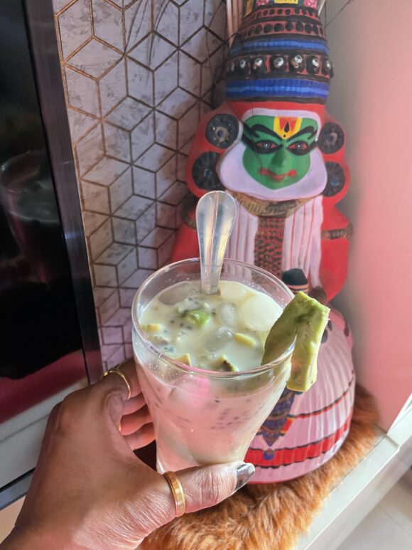 Avacado-Sago Drink (Avocado-Tapioca Pearl/Sabudana Drink)