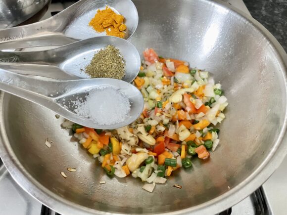Add salt, turmeric powder, coriendar cumin powder and peas