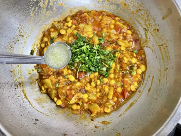 Put off the flame.Add garam masala powder and ghee;