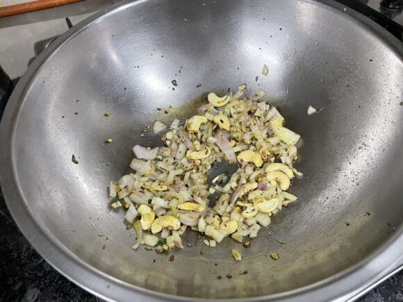 Add onion, green chilli and peas