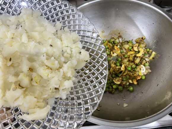 add 1 tablespoon of coriander leaves and boiled potatoes