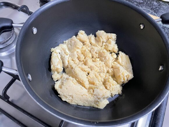 add Khoa into the pan 