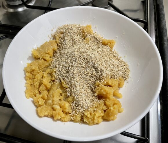 Add blended sesame seed and sugar powder