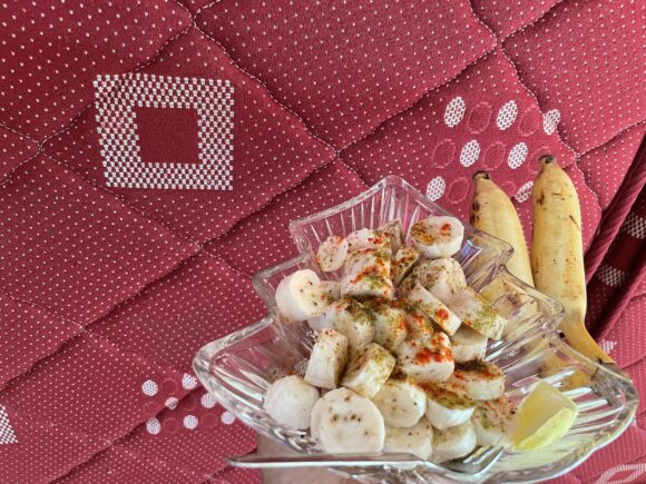 Serve the chaat in serving bowl with fork
