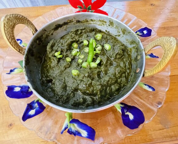 You can serve this with green chilli slices