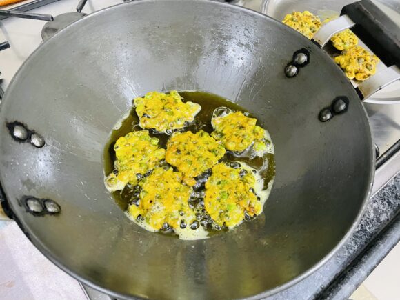 deep fry all pakoda on medium flame (size of your choice), till golden colour appears