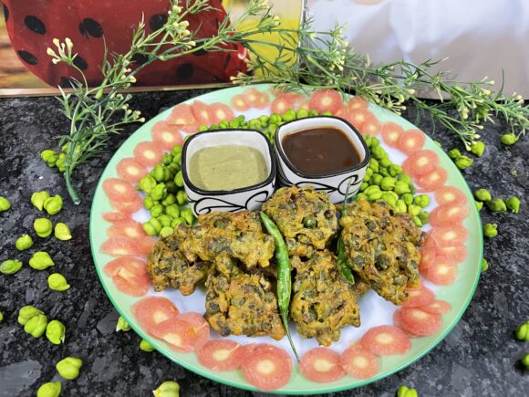 Fresh Green Chana Pakoda ( Fresh Green Chickpeas Fritters)