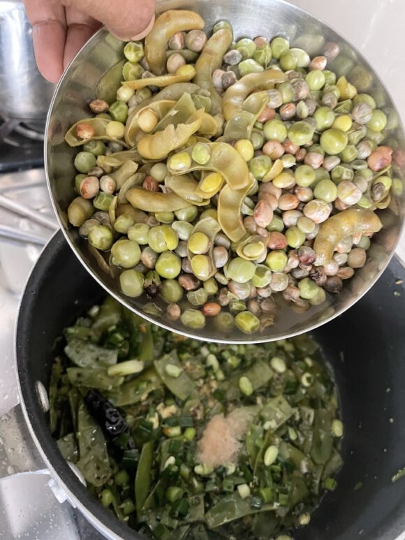 add toovar dana, peas and a layer of purple yam and raw banana