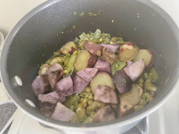 add toovar dana, peas and a layer of purple yam and raw banana