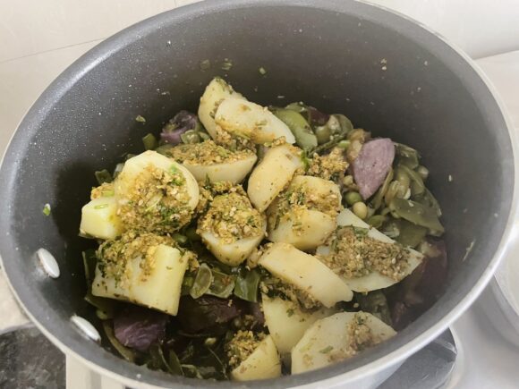 add toovar dana, peas and a layer of purple yam and raw banana